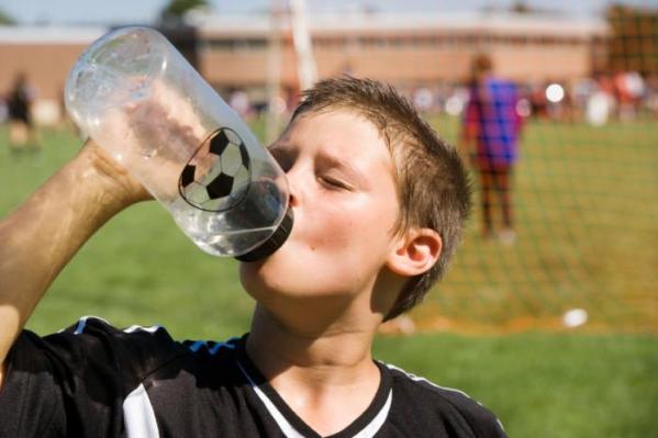 How to Stay Hydrated During a Football Match