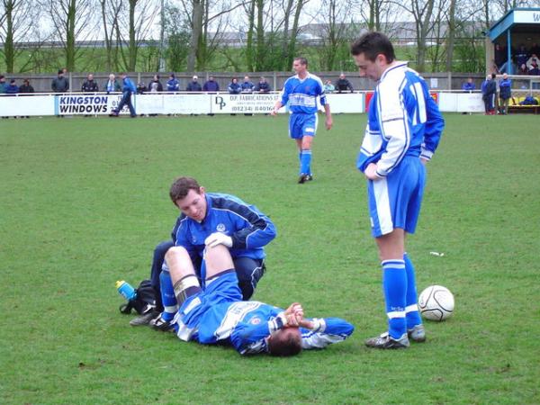 How to Minimise the Chances of Serious Injury During a Football Season